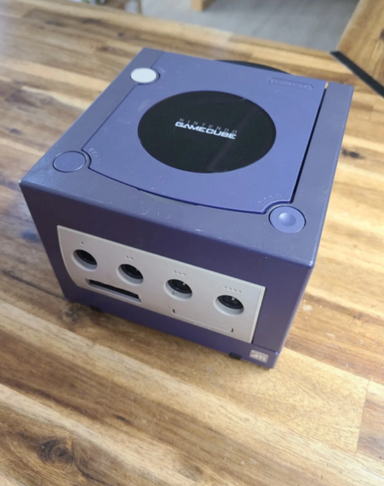 Nintendo GameCube d’occasion – Avec manette et câbles inclus | Testée & garantie