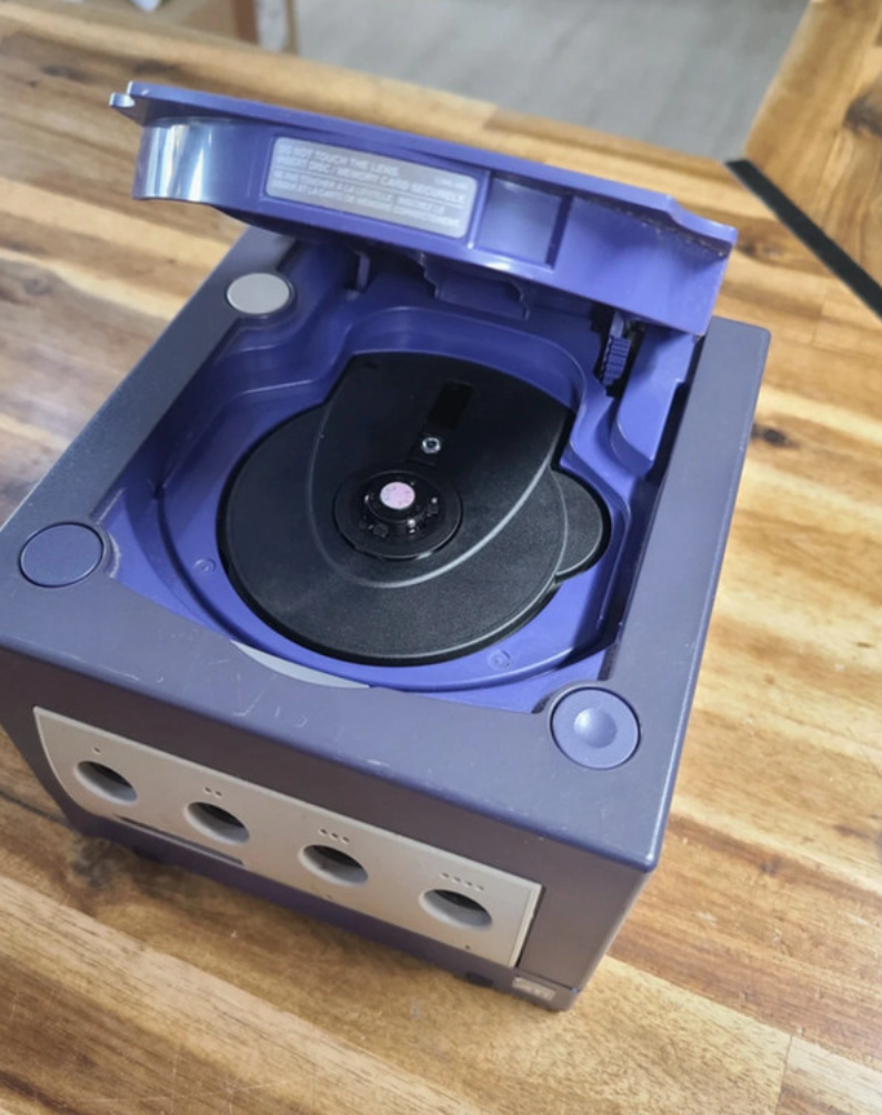 Nintendo GameCube d’occasion – Avec manette et câbles inclus | Testée & garantie