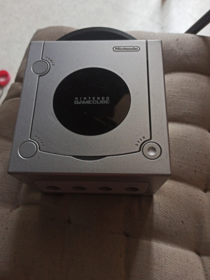 Nintendo GameCube d’occasion – Avec manette et câbles inclus | Testée & garantie