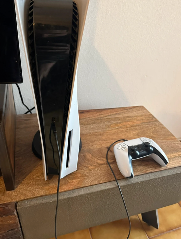 Sony PlayStation 5 d’occasion – Avec manette DualSense & câbles inclus | Testée & garantie