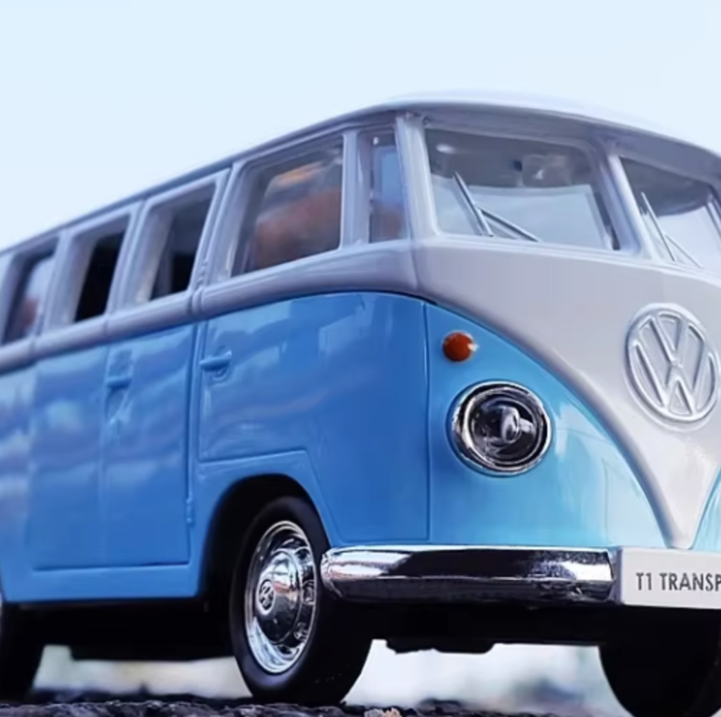 🚐 Embarquez pour l’aventure avec le Volkswagen Rack Bus en miniature ! 🚐