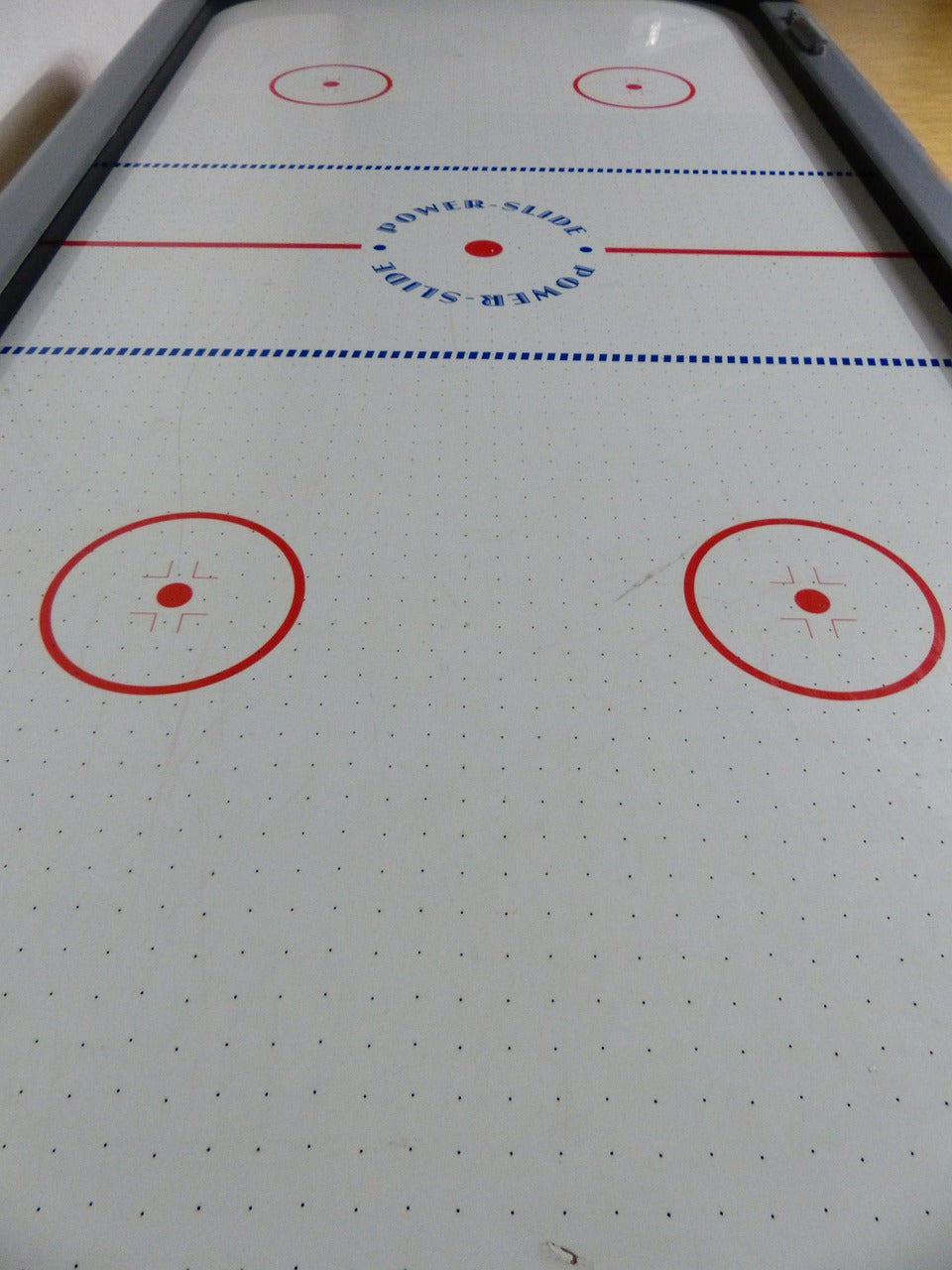 ✔️ Des heures de compétition amicale à la maison. ✔️ Le hockey sur table prend une nouvelle dimension. ✔️ Un design de qualité pour des parties palpitantes.  Explorez notre gamme de jeux de table de hockey sur LaBoutike dès aujourd'hui !  #JeuxDeTableHockey #TableDeHockey #LaBoutike #CompétitionAmicale #DivertissementÀLaMaison #FunEnFamille #HockeySurTable #JeuxD'intérieur #QualitéDeJeu